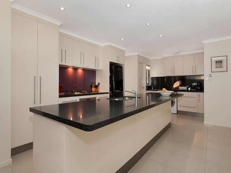 17 Moorfield Street, Fig Tree Pocket QLD 4069