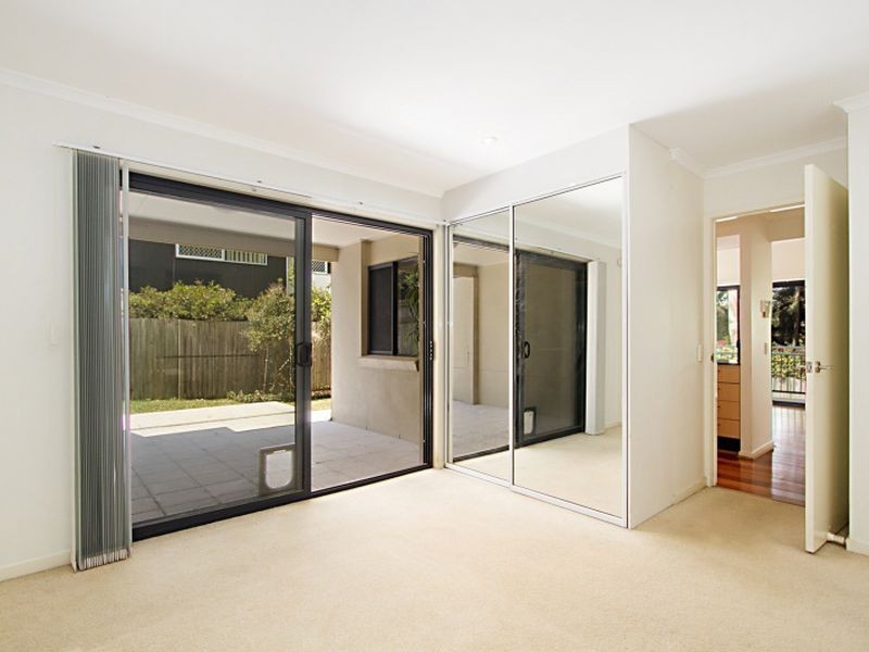 4/12 Burton Street, Indooroopilly QLD 4068