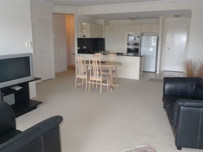 24/11 Grosvenor Road, Indooroopilly QLD 4068