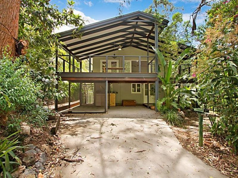 1 Dewrang Street, Chapel Hill QLD 4069