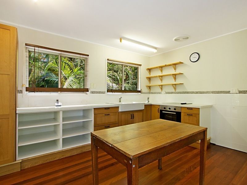 1 Dewrang Street, Chapel Hill QLD 4069