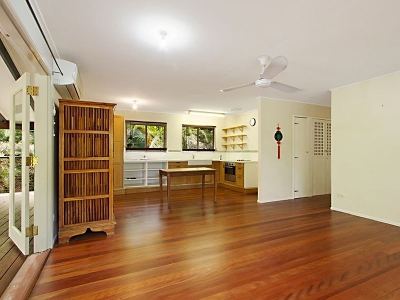 1 Dewrang Street, Chapel Hill QLD 4069