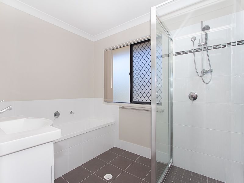 18 Gilruth Road, Kenmore QLD 4069