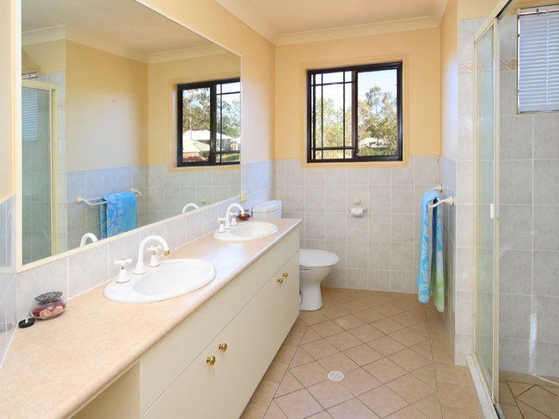 2 Evergreen Close, Kenmore QLD 4069