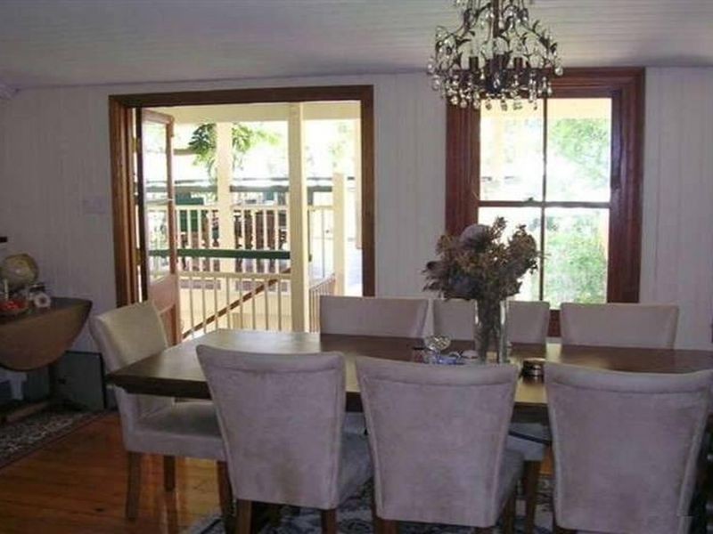 16 Graceville Avenue, Graceville QLD 4075