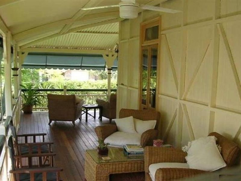 16 Graceville Avenue, Graceville QLD 4075