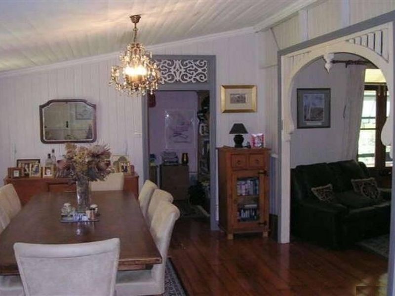 16 Graceville Avenue, Graceville QLD 4075