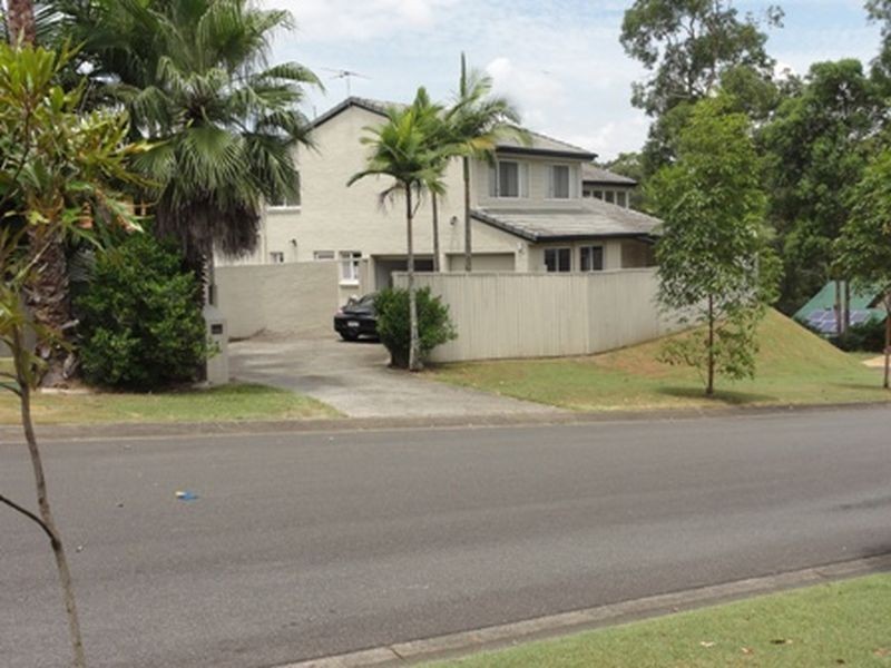 1 Hakea Crescent, Chapel Hill QLD 4069