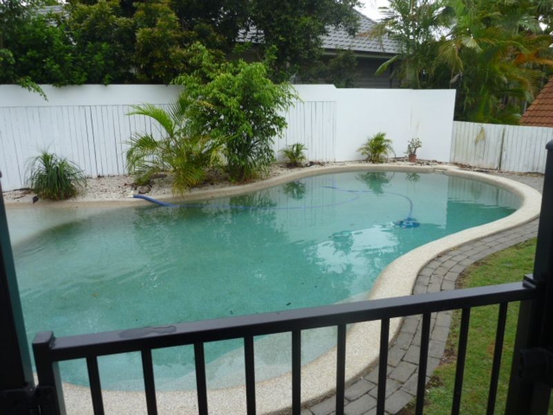 1 Hakea Crescent, Chapel Hill QLD 4069