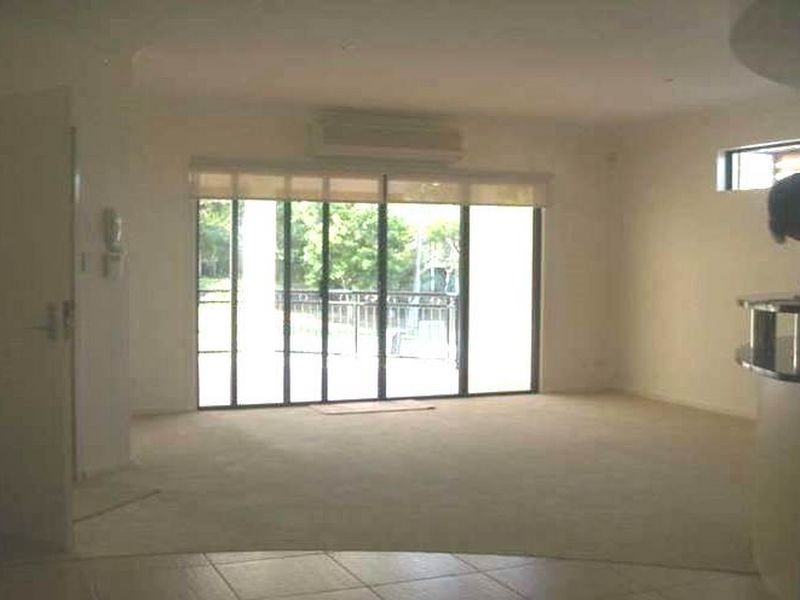 1/19 Depper Street, St Lucia QLD 4067