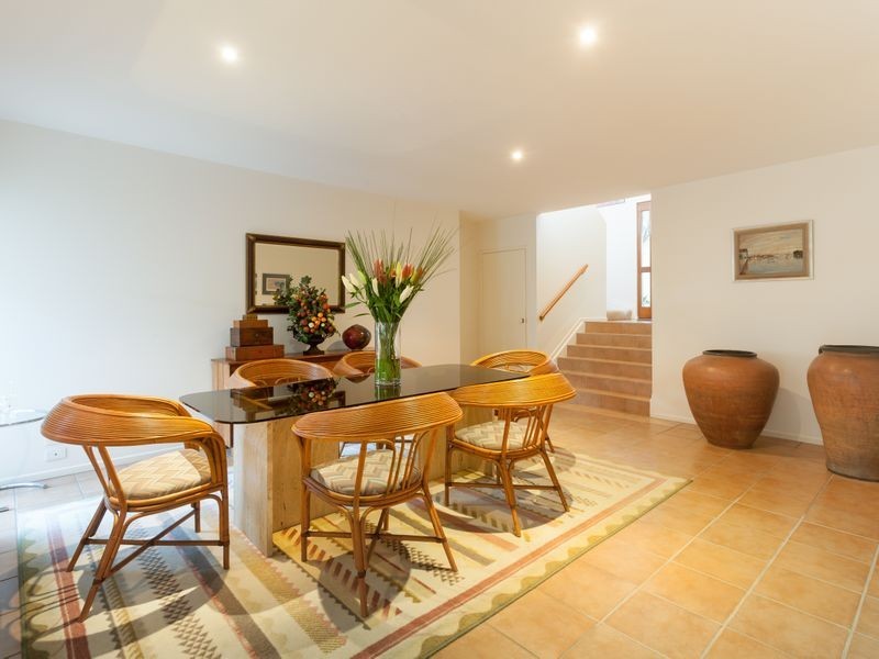 82 Seventh Avenue, St Lucia QLD 4067