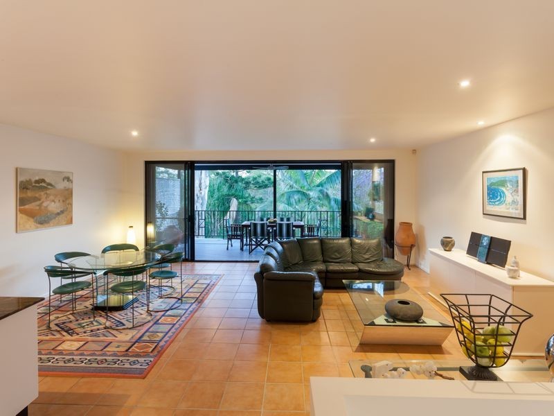 82 Seventh Avenue, St Lucia QLD 4067