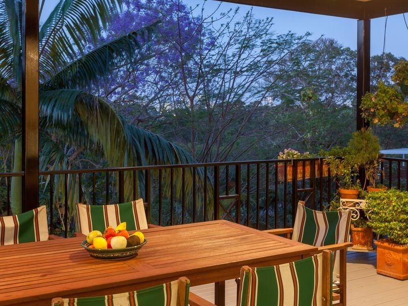 82 Seventh Avenue, St Lucia QLD 4067