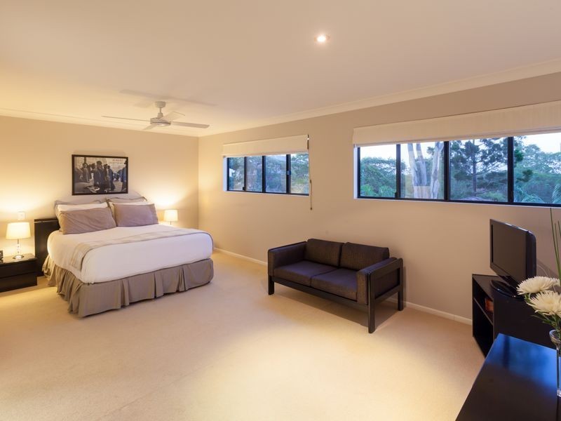 82 Seventh Avenue, St Lucia QLD 4067