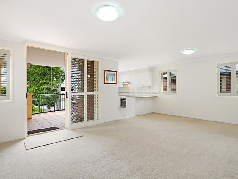 7/9 Jerdanefield Road, St Lucia QLD 4067