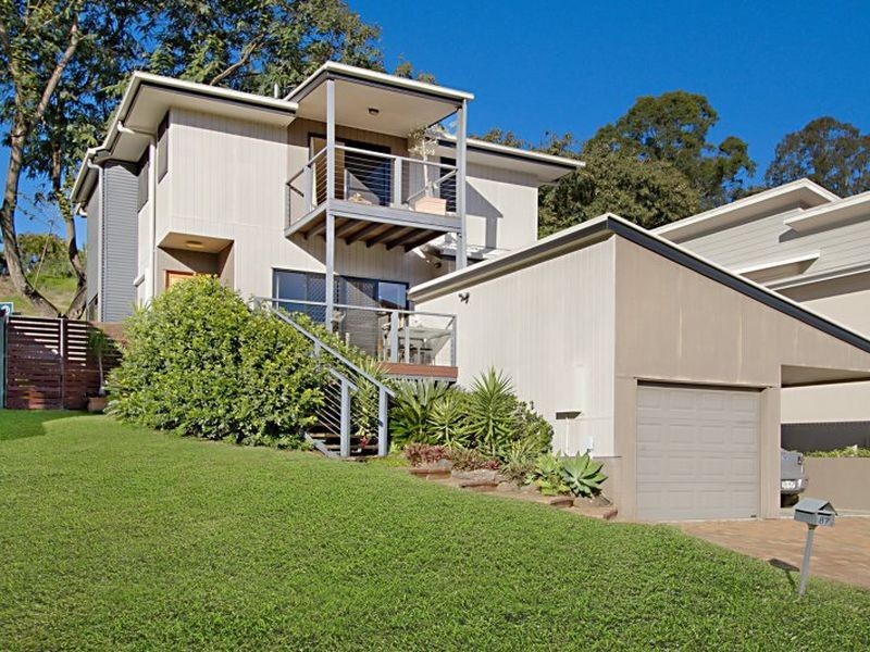 87 Palm Avenue, Kenmore QLD 4069