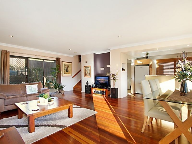 87 Palm Avenue, Kenmore QLD 4069