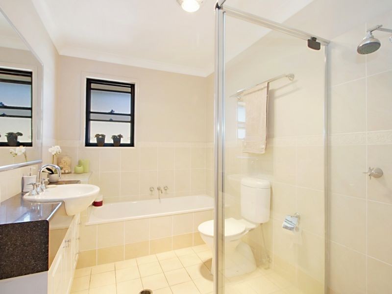 87 Palm Avenue, Kenmore QLD 4069