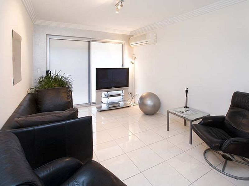 2/64 Warren Street, St Lucia QLD 4067