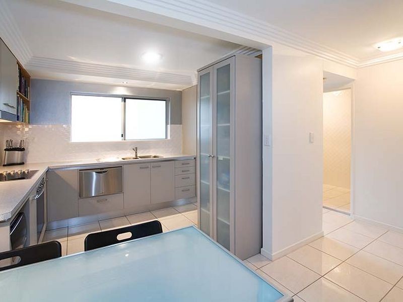 2/64 Warren Street, St Lucia QLD 4067