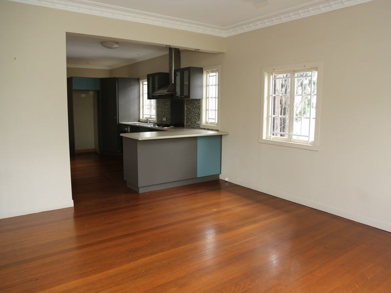 10 Newcross Street, Indooroopilly QLD 4068