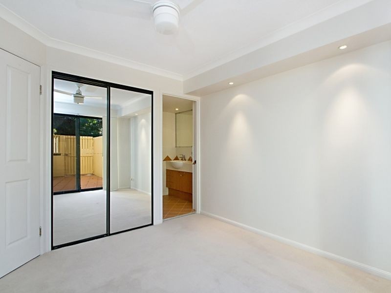 3/117-121 Sir Fred Schonell Drive, St Lucia QLD 4067