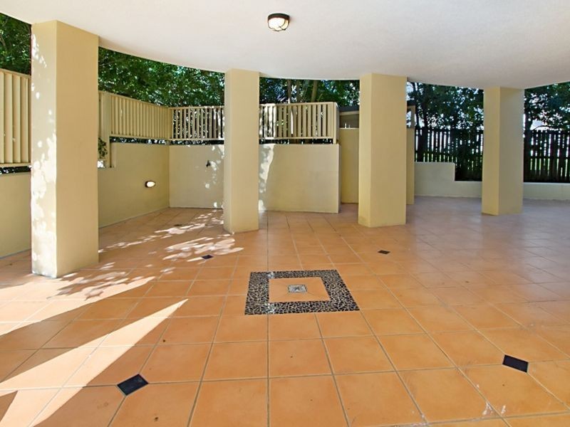 3/117-121 Sir Fred Schonell Drive, St Lucia QLD 4067