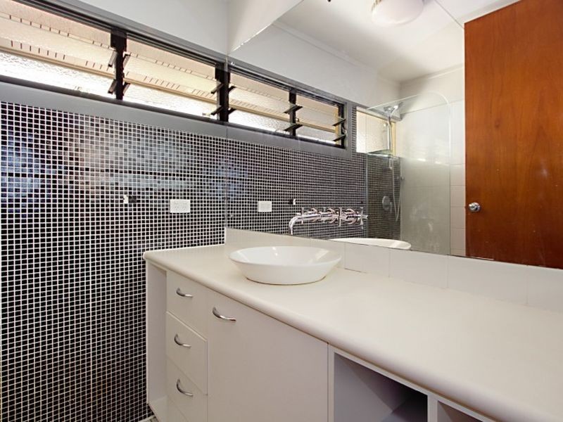 23 Fifth Avenue, St Lucia QLD 4067