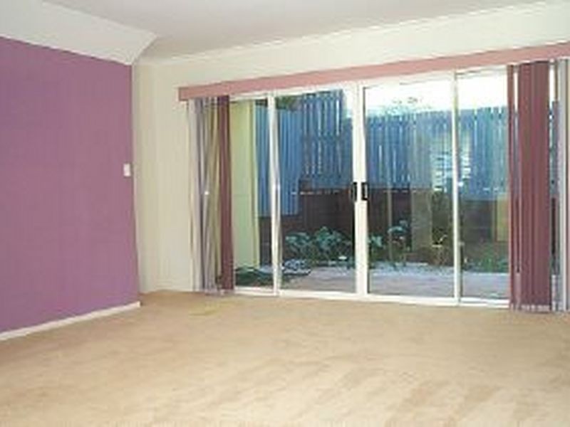 25 Dengate Lane, St Lucia QLD 4067