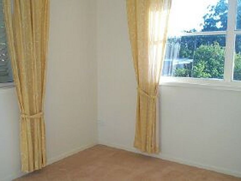 25 Dengate Lane, St Lucia QLD 4067