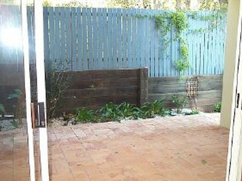 25 Dengate Lane, St Lucia QLD 4067