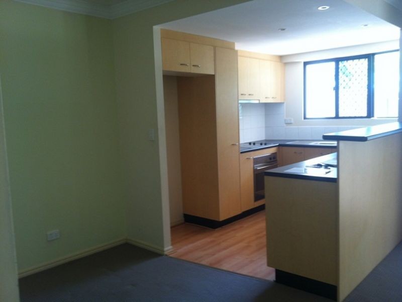 6/182 Carmody Road, St Lucia QLD 4067