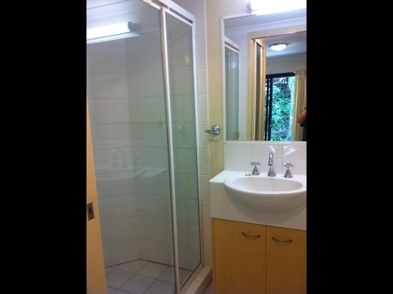 6/182 Carmody Road, St Lucia QLD 4067