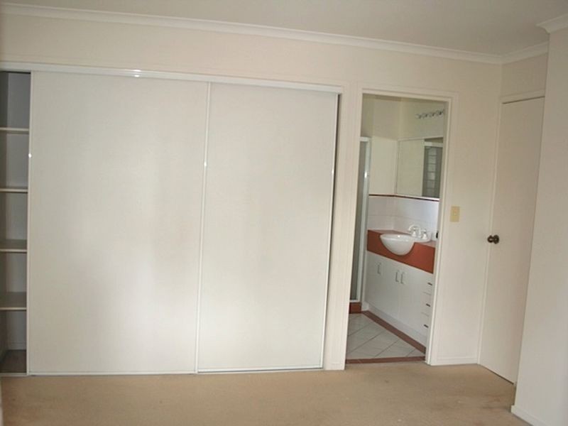 8/31 Glen Road, Toowong QLD 4066