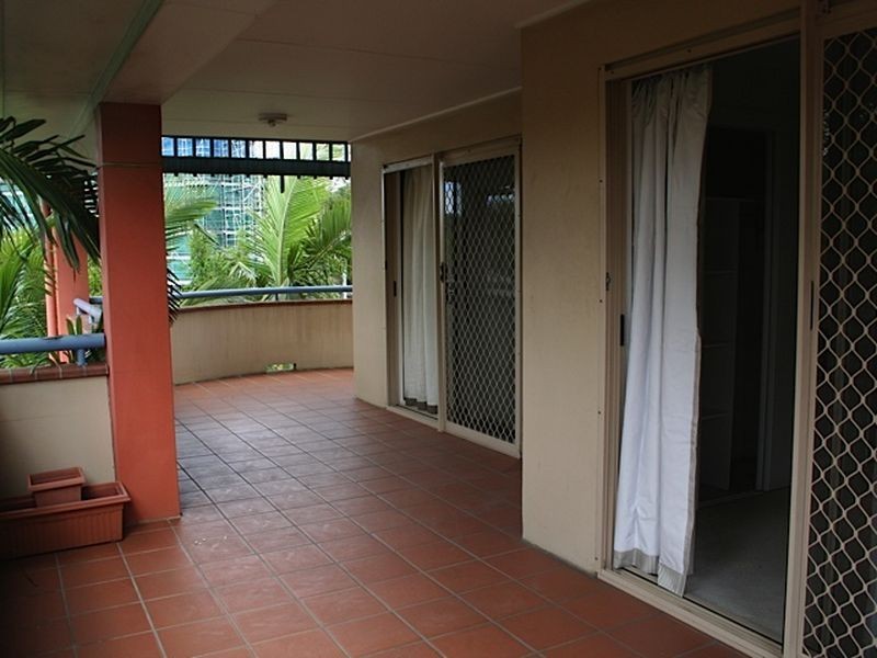 8/31 Glen Road, Toowong QLD 4066