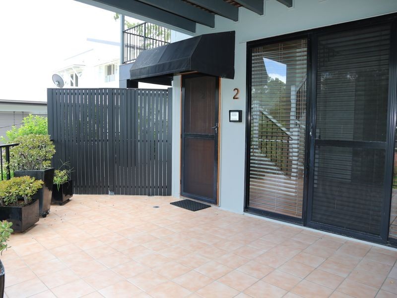 2/76 Armadale Street, St Lucia QLD 4067