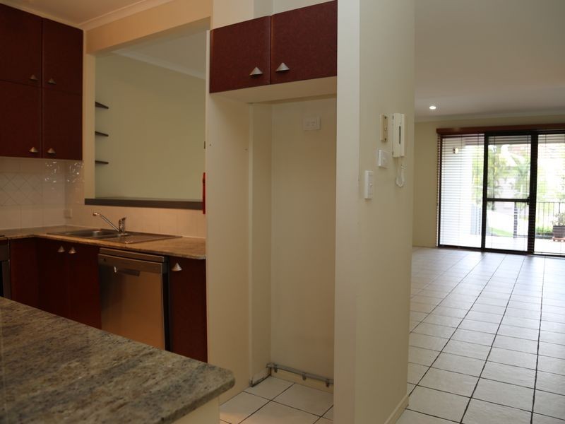 2/76 Armadale Street, St Lucia QLD 4067