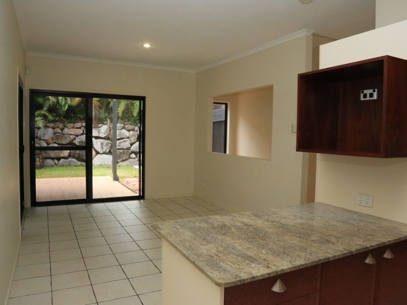 2/76 Armadale Street, St Lucia QLD 4067