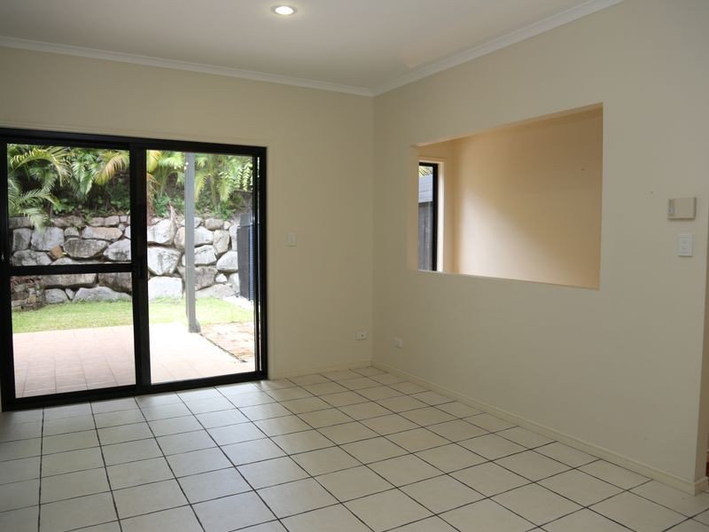 2/76 Armadale Street, St Lucia QLD 4067