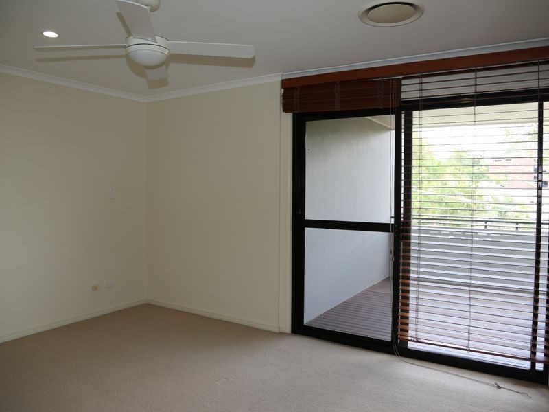 2/76 Armadale Street, St Lucia QLD 4067