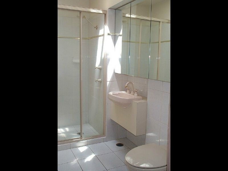 2/1 Bellevue Terrace, St Lucia QLD 4067