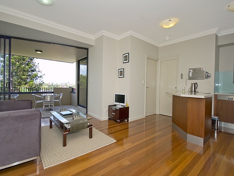 2/60 Kensington Terrace, Toowong QLD 4066