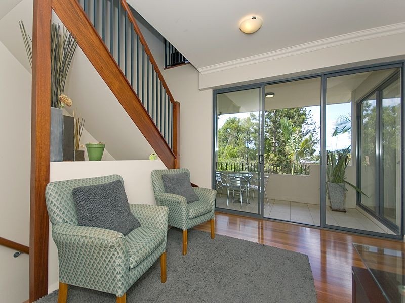2/60 Kensington Terrace, Toowong QLD 4066