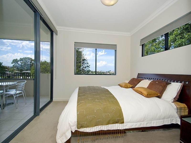 2/60 Kensington Terrace, Toowong QLD 4066
