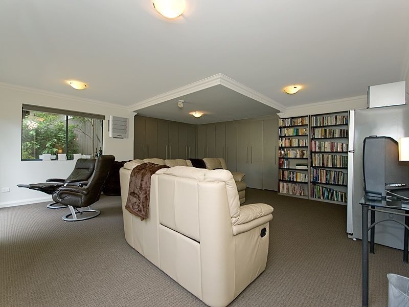 2/60 Kensington Terrace, Toowong QLD 4066