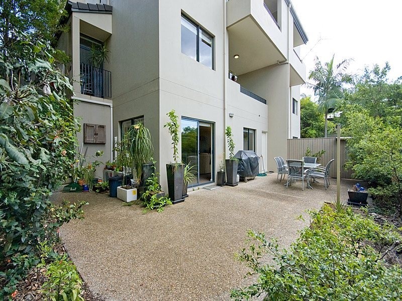 2/60 Kensington Terrace, Toowong QLD 4066