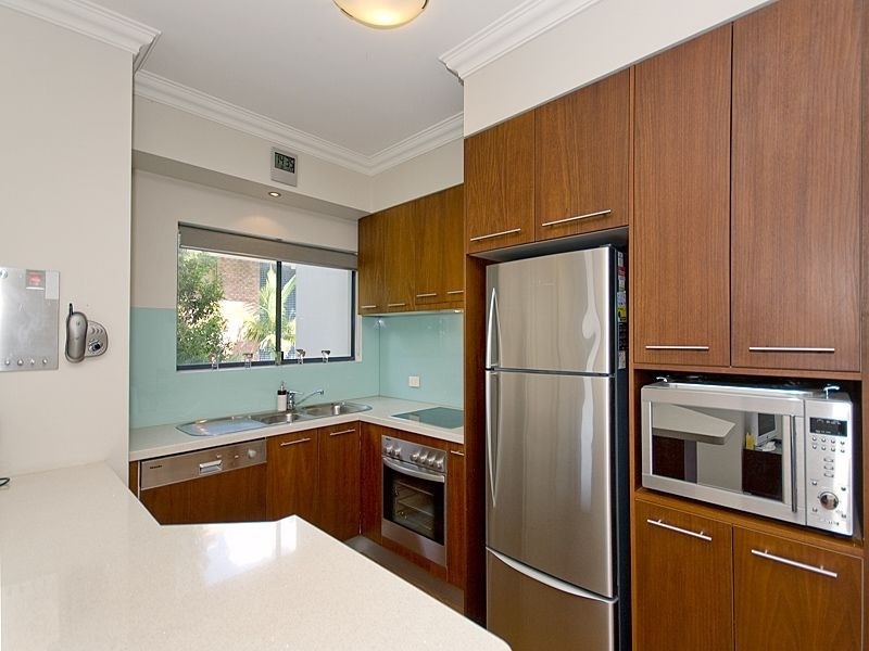 2/60 Kensington Terrace, Toowong QLD 4066