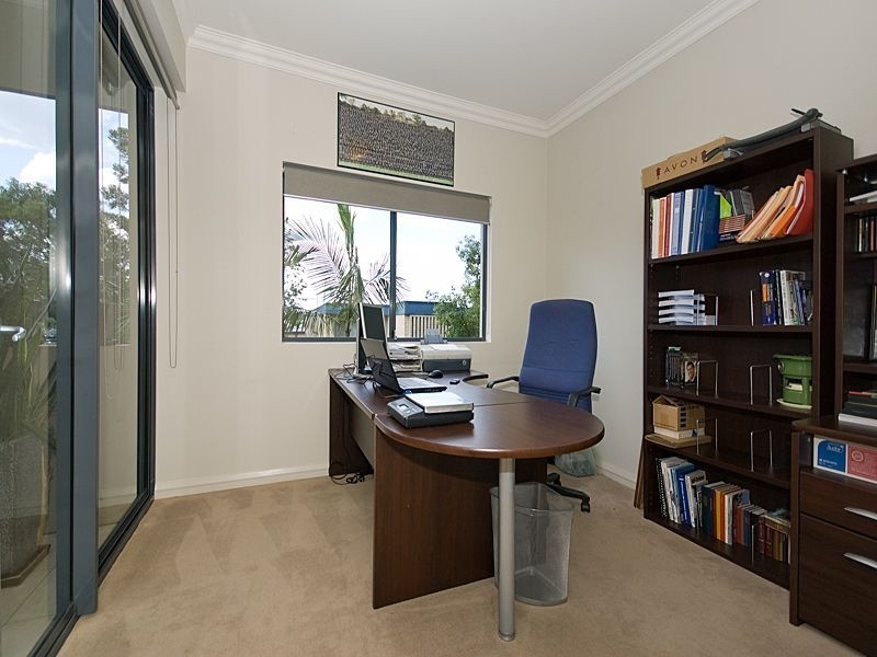 2/60 Kensington Terrace, Toowong QLD 4066