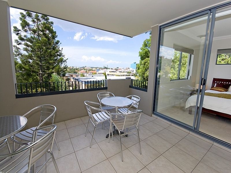 2/60 Kensington Terrace, Toowong QLD 4066