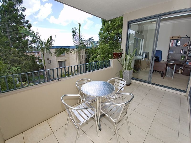 2/60 Kensington Terrace, Toowong QLD 4066